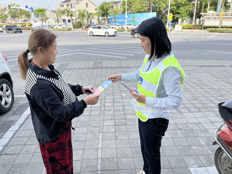 0b28e3d51e4f51112c1ec4e83223600e_fee17269eea792f148bda8543aba3008_副本.jpg